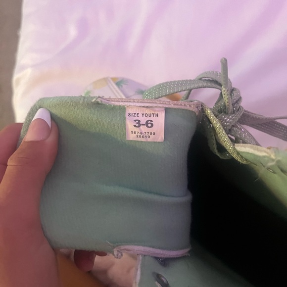 Pineapple Print Roller Skates (bigger than it seems but fits most) - Picture 3 of 3